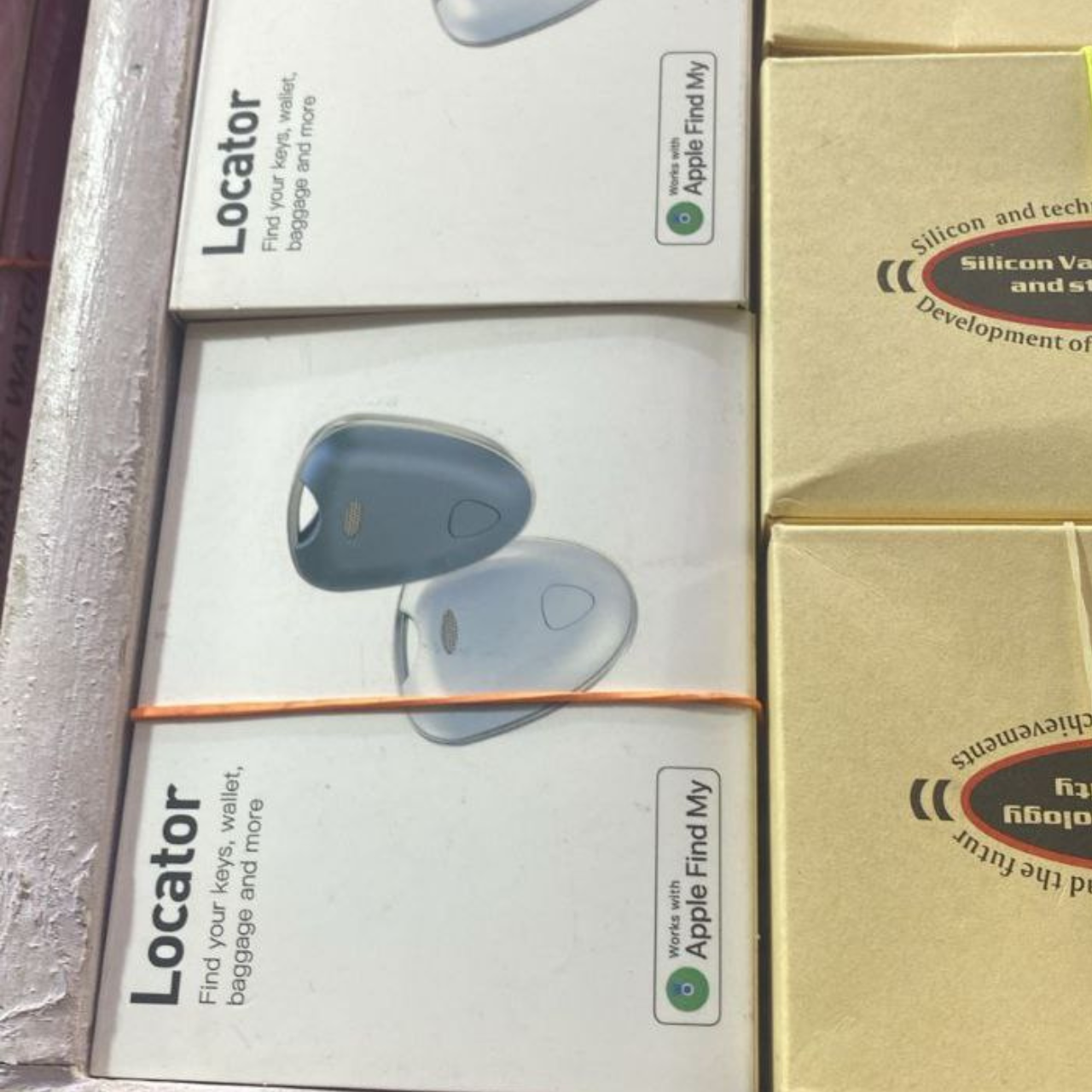 Key Finder, Smart Bluetooth Tracker for Keys